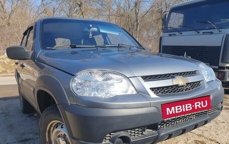 Chevrolet Niva I рестайлинг, 2015 год, 710 000 рублей, 3 фотография