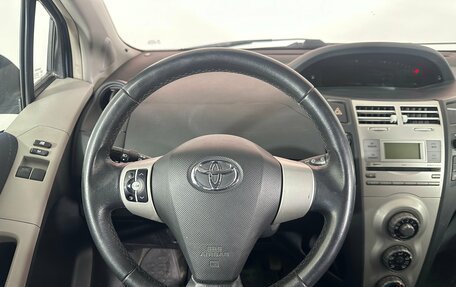 Toyota Yaris III рестайлинг, 2007 год, 550 000 рублей, 13 фотография