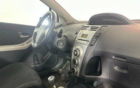 Toyota Yaris III рестайлинг, 2007 год, 550 000 рублей, 12 фотография