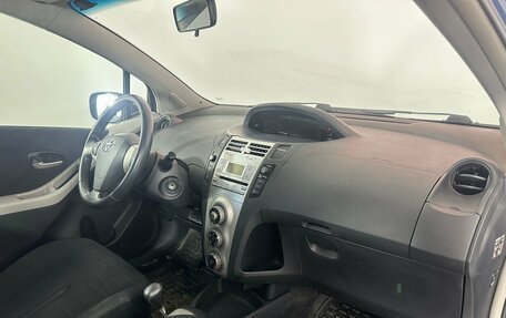 Toyota Yaris III рестайлинг, 2007 год, 550 000 рублей, 10 фотография