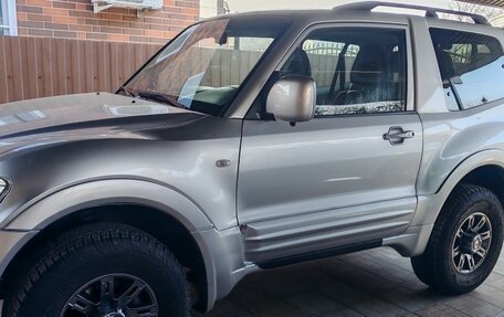 Mitsubishi Pajero III рестайлинг, 2002 год, 1 800 000 рублей, 2 фотография