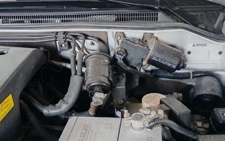 Mitsubishi Pajero III рестайлинг, 2002 год, 1 800 000 рублей, 15 фотография