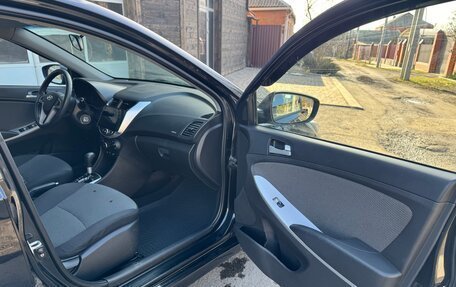 Hyundai Solaris II рестайлинг, 2013 год, 940 000 рублей, 23 фотография