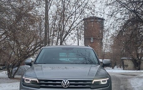 Volkswagen Tiguan II, 2018 год, 2 799 000 рублей, 3 фотография