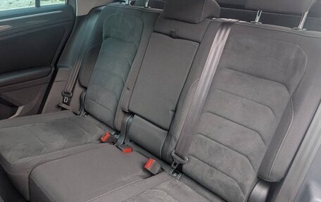 Volkswagen Tiguan II, 2018 год, 2 799 000 рублей, 15 фотография