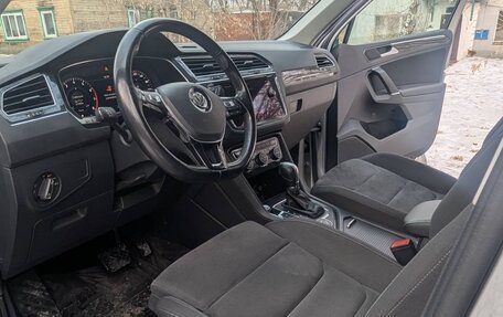 Volkswagen Tiguan II, 2018 год, 2 799 000 рублей, 17 фотография