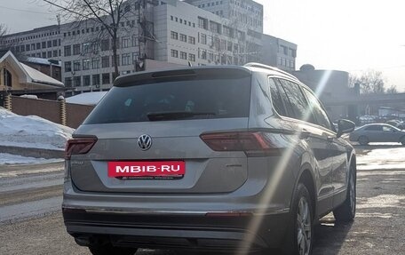 Volkswagen Tiguan II, 2018 год, 2 799 000 рублей, 20 фотография