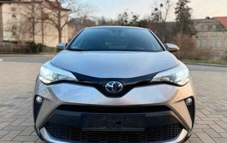 Toyota C-HR I рестайлинг, 2021 год, 2 460 400 рублей, 1 фотография