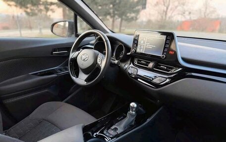Toyota C-HR I рестайлинг, 2021 год, 2 460 400 рублей, 10 фотография