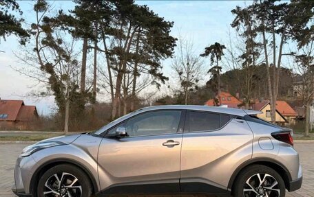 Toyota C-HR I рестайлинг, 2021 год, 2 460 400 рублей, 8 фотография