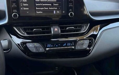 Toyota C-HR I рестайлинг, 2021 год, 2 460 400 рублей, 17 фотография