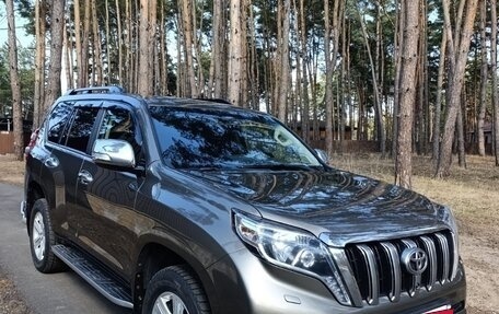 Toyota Land Cruiser Prado 150 рестайлинг 2, 2015 год, 4 500 000 рублей, 2 фотография