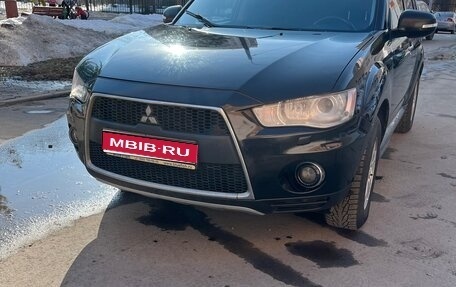 Mitsubishi Outlander III рестайлинг 3, 2011 год, 890 000 рублей, 1 фотография