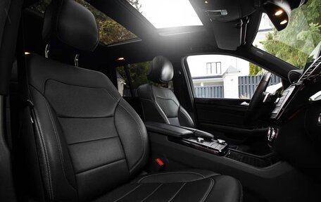 Mercedes-Benz GLS, 2017 год, 3 990 000 рублей, 29 фотография