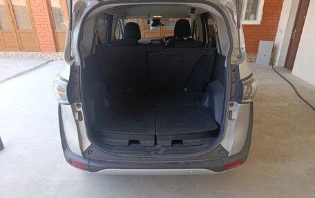 Toyota Sienta II, 2019 год, 2 000 000 рублей, 3 фотография