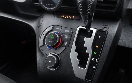 Toyota Sienta II, 2018 год, 1 540 000 рублей, 15 фотография