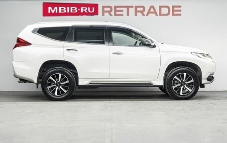 Mitsubishi Pajero Sport III рестайлинг, 2016 год, 3 070 000 рублей, 5 фотография