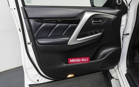 Mitsubishi Pajero Sport III рестайлинг, 2016 год, 3 070 000 рублей, 11 фотография