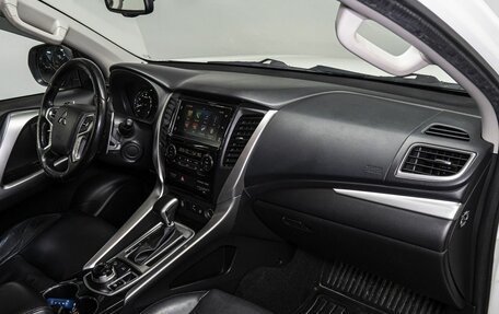 Mitsubishi Pajero Sport III рестайлинг, 2016 год, 3 070 000 рублей, 16 фотография