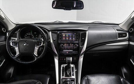 Mitsubishi Pajero Sport III рестайлинг, 2016 год, 3 070 000 рублей, 18 фотография