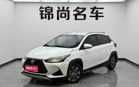 Toyota Yaris XP150 рестайлинг, 2022 год, 1 040 000 рублей, 1 фотография