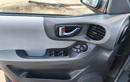 Hyundai Santa Fe III рестайлинг, 2005 год, 610 000 рублей, 21 фотография