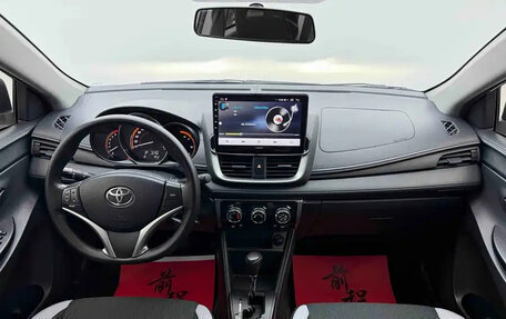 Toyota Yaris XP150 рестайлинг, 2022 год, 1 040 000 рублей, 8 фотография