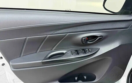 Toyota Yaris XP150 рестайлинг, 2022 год, 1 040 000 рублей, 14 фотография