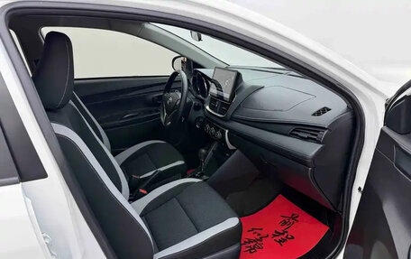 Toyota Yaris XP150 рестайлинг, 2022 год, 1 040 000 рублей, 17 фотография