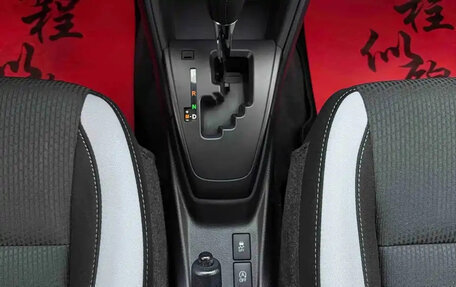 Toyota Yaris XP150 рестайлинг, 2022 год, 1 040 000 рублей, 13 фотография