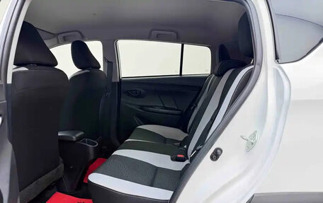 Toyota Yaris XP150 рестайлинг, 2022 год, 1 040 000 рублей, 19 фотография