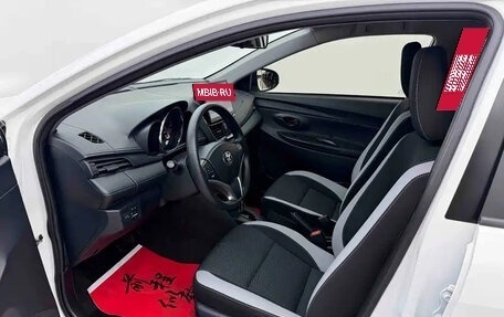 Toyota Yaris XP150 рестайлинг, 2022 год, 1 040 000 рублей, 16 фотография