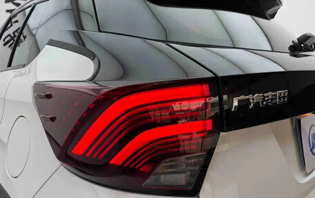 Toyota Yaris XP150 рестайлинг, 2022 год, 1 040 000 рублей, 24 фотография