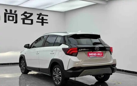 Toyota Yaris XP150 рестайлинг, 2022 год, 1 040 000 рублей, 25 фотография