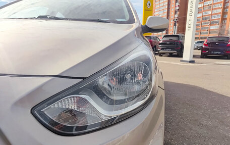 Hyundai Solaris II рестайлинг, 2011 год, 885 000 рублей, 17 фотография