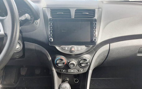 Hyundai Solaris II рестайлинг, 2011 год, 885 000 рублей, 15 фотография