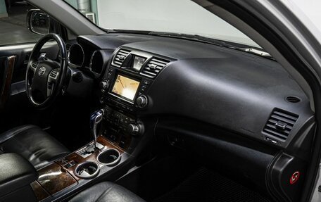 Toyota Highlander III, 2011 год, 1 340 000 рублей, 18 фотография