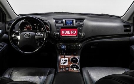 Toyota Highlander III, 2011 год, 1 340 000 рублей, 20 фотография