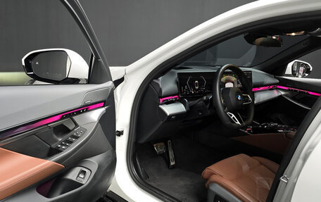 BMW 5 серия, 2025 год, 8 950 000 рублей, 9 фотография