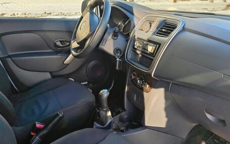 Renault Logan II, 2016 год, 825 000 рублей, 5 фотография