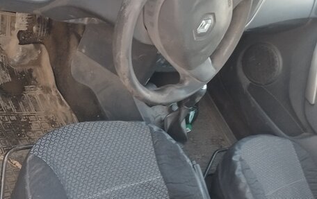 Renault Logan II, 2015 год, 165 000 рублей, 4 фотография