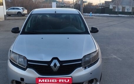 Renault Logan II, 2015 год, 165 000 рублей, 3 фотография