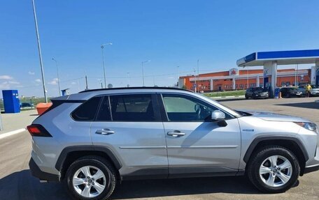 Toyota RAV4, 2019 год, 3 350 000 рублей, 4 фотография