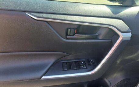 Toyota RAV4, 2019 год, 3 350 000 рублей, 5 фотография