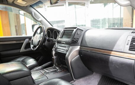 Toyota Land Cruiser 200, 2011 год, 3 235 000 рублей, 21 фотография