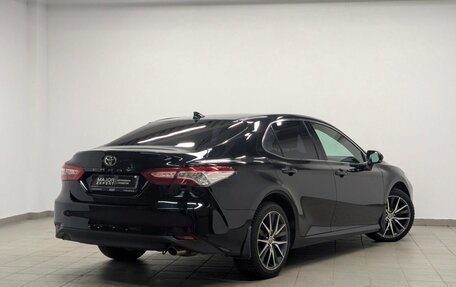 Toyota Camry, 2021 год, 3 420 000 рублей, 2 фотография