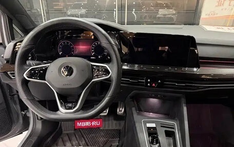 Volkswagen Golf VIII, 2022 год, 1 750 000 рублей, 8 фотография