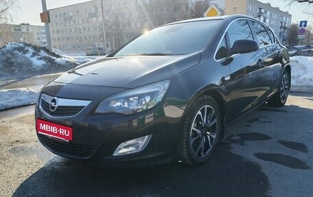 Opel Astra J, 2011 год, 650 000 рублей, 2 фотография