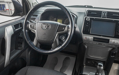 Toyota Land Cruiser Prado 150 рестайлинг 2, 2018 год, 4 799 000 рублей, 19 фотография