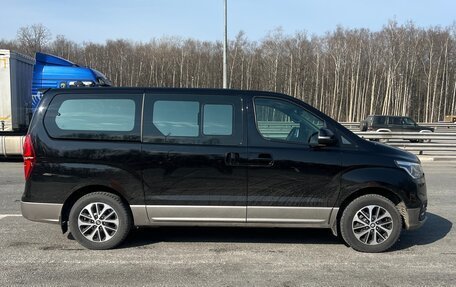 Hyundai Grand Starex Grand Starex I рестайлинг 2, 2019 год, 3 649 000 рублей, 3 фотография